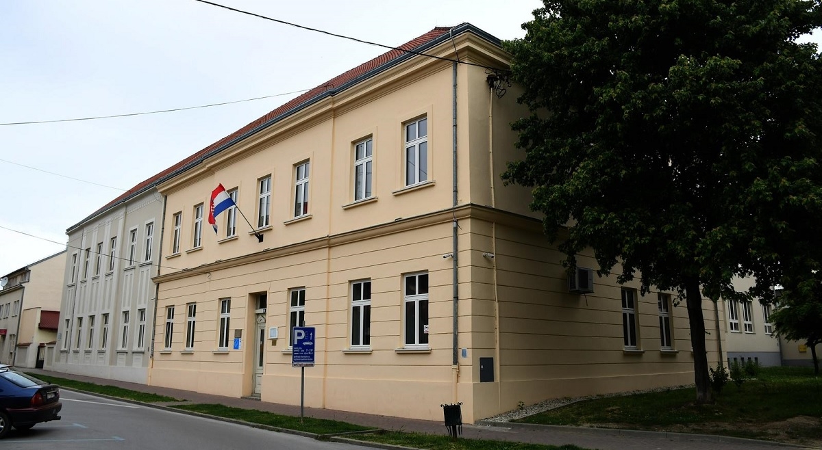 U nekoliko hrvatskih škola sinoć e-mailom stigle dojave o bombama