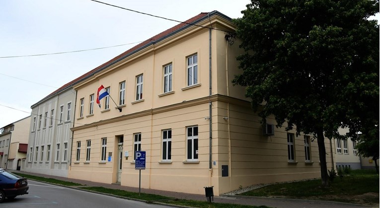 U više hrvatskih škola sinoć stigle dojave o bombama