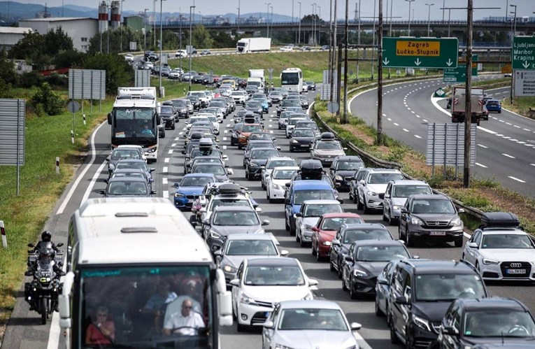 Ogromne gužve na cestama. Prometna na A1, kolona kod Lučkog 7 km