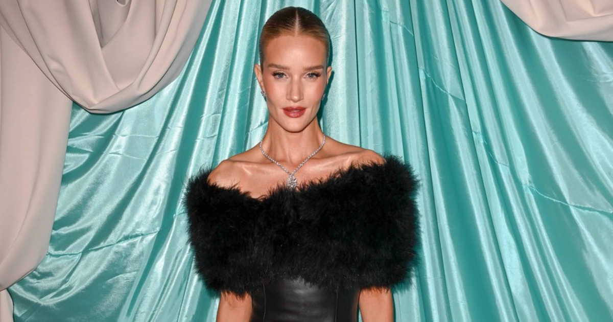 Slavna manekenka zablistala na BAFTA partyju, nosila crni kožni triko