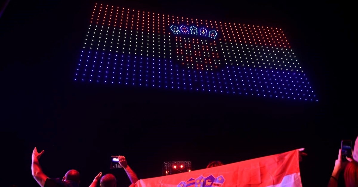 Thompson izveo pjesmu Oluja, dronovi na nebu stvorili hrvatsku zastavu