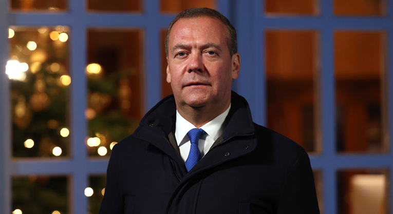 Medvedev prijeti nuklearnim udarom: "Kijev želi uništiti lansere, znate što slijedi"