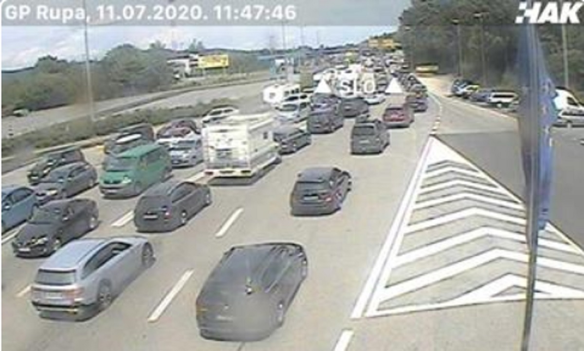 U Hrvatskoj više od pola milijuna turista. Kolone na granicama, čeka se i po dva sata