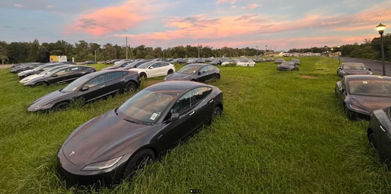 FOTO Što stotine novih Tesla radi na zaraslom polju?