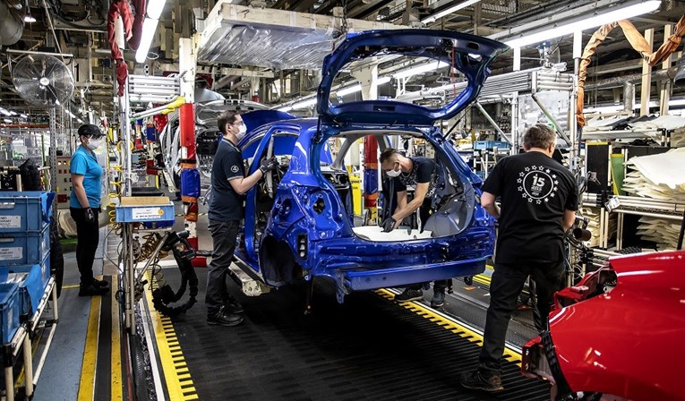 Toyota zbog korone i nestašice poluvodiča smanjuje proizvodnju