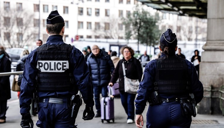 Troje ljudi izbodeno u Parizu na stanici, napadač imao nož i čekić