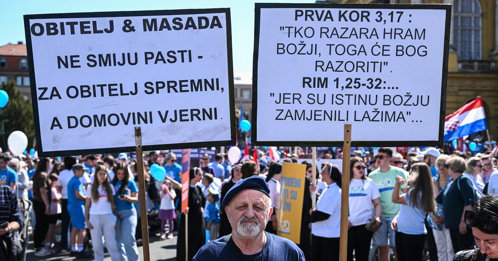 Na "Hodu za život" transparent: "Obitelj i Masada ne smiju pasti". Što to znači?