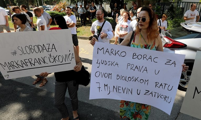 FOTO Prosvjed podrške Franciškoviću. Žena iz inozemstva: "Izgubit ćemo domovinu"