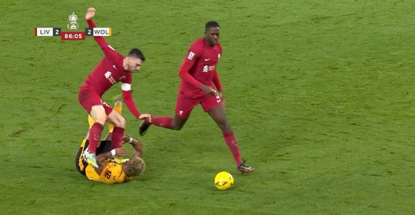 VIDEO Liverpoolov as stao kopačkom na lice suparničkom igraču