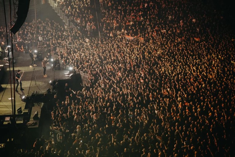 Osvanule fotke s Thompsonovog koncerta u Areni: "Pozdrav iz Zagreba"