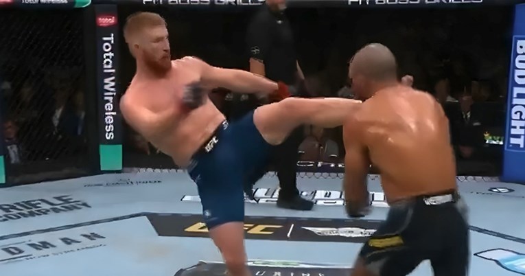 VIDEO Brutalan nokaut na UFC-u u stilu Cro Copa. Borac ostao ležati u nesvijesti