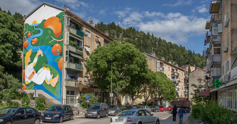 FOTO I VIDEO Dovršen je veliki mural u Pločama, pogledajte kako je nastajao