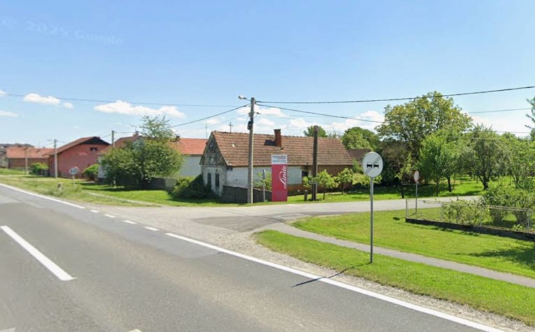 Napio se i udario u autobus pun putnika kod Virovitice. Pobjegao je s mjesta nesreće