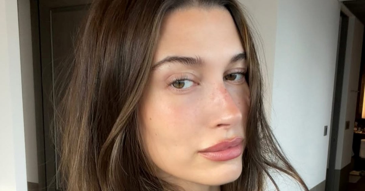 Hailey Bieber ima jednostavnu modnu formulu za rane proljetne dane