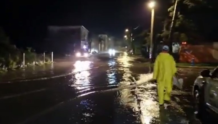 Zbog obilne kiše zatvorene pojedine ceste u Zadarskoj županiji