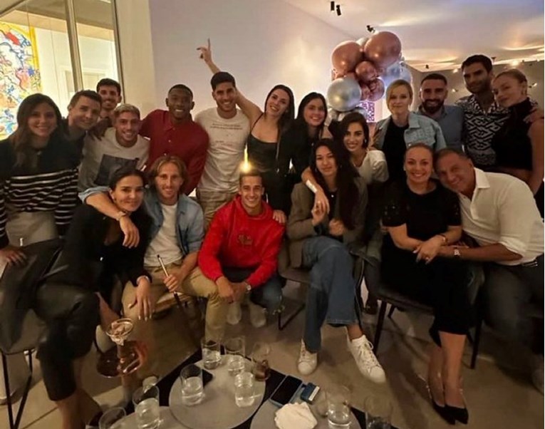 Otkrila fotka s Modrićem: Severinina vjenčana kuma slavila s nogometašima Reala