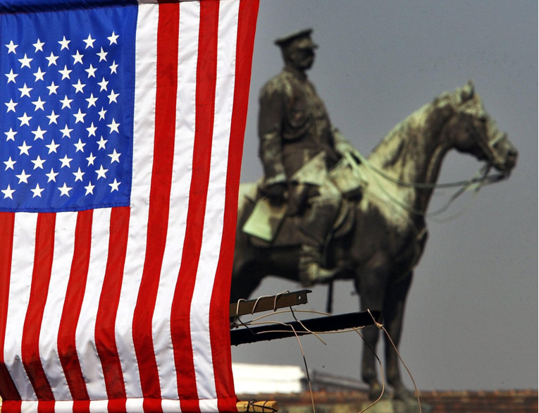 Trump ne može samo tako napustiti NATO, ali to nema veze. NATO je ionako gotov