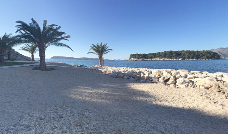 Muškarac (65) iz BiH masturbirao na plaži u Dubrovniku, dobio 15 dana zatvora