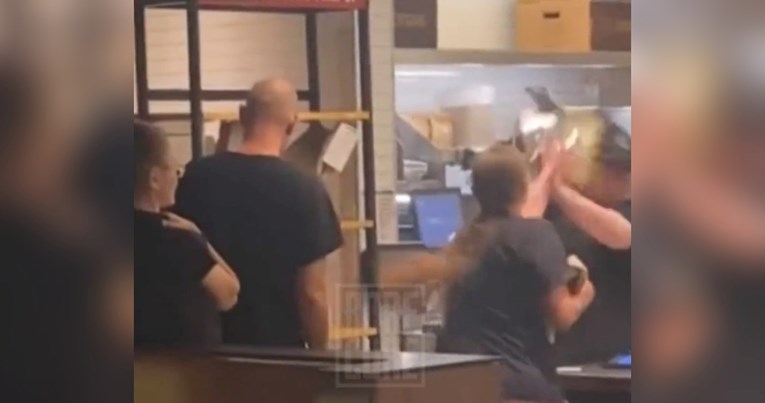 Žena u SAD-u napala radnicu fast fooda. Sud joj naredio da dva mjeseca tamo radi