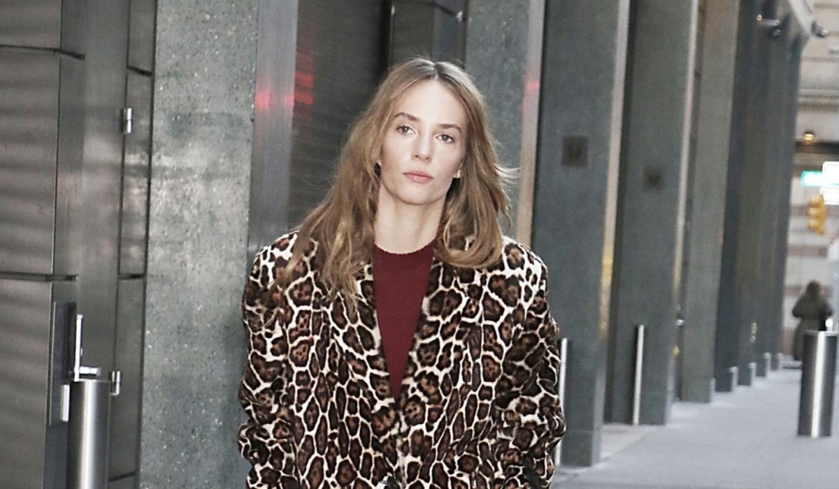 Zvijezda Stranger Thingsa pokazala kako nositi kaput s hrabrim uzorkom