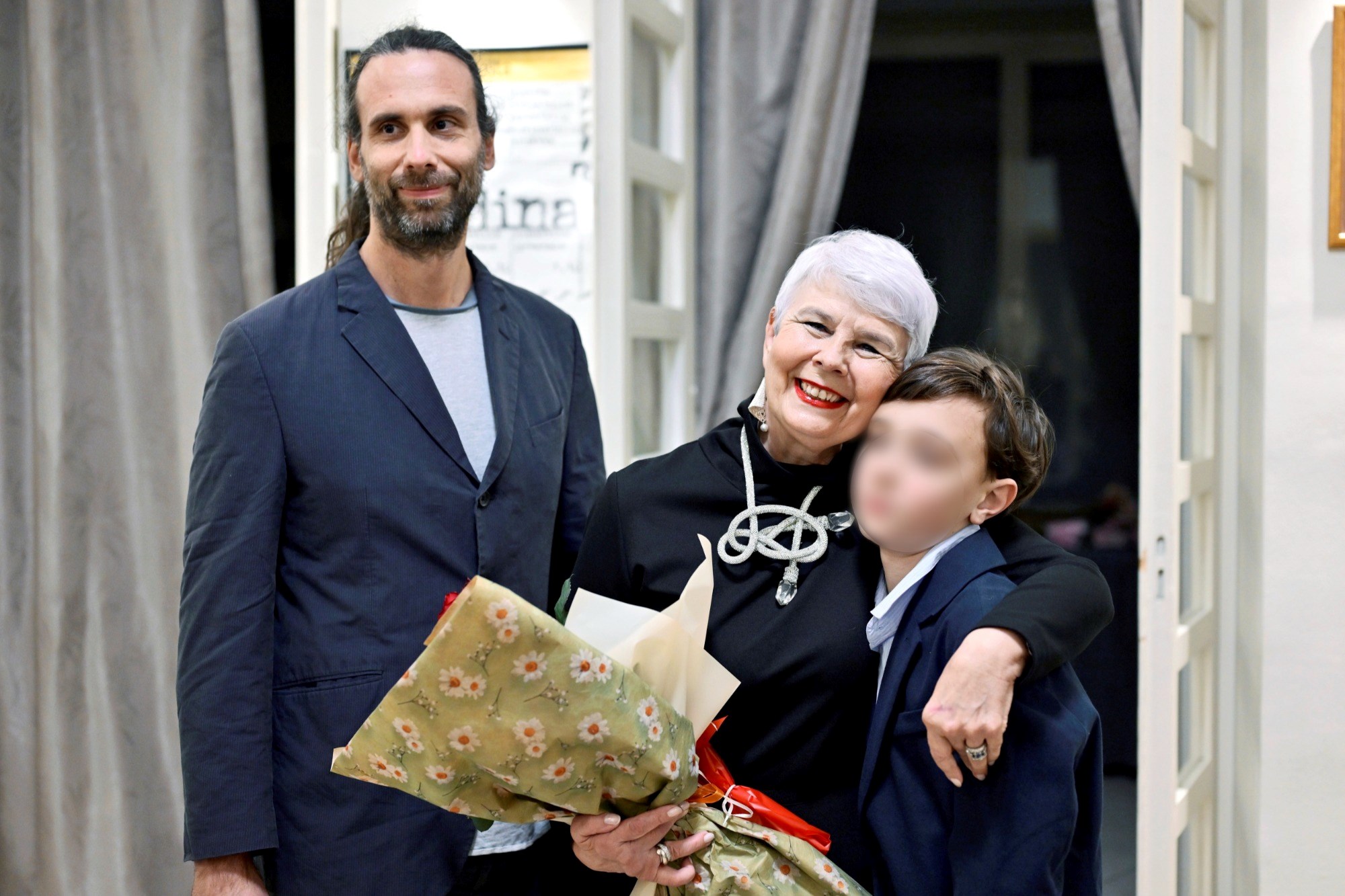 Jadranka Kosor u Zagrebu predstavila knjigu, pozirala sa sinom i unukom