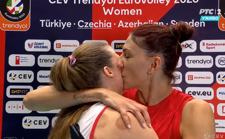 Legendarna Srpkinja raznježila Hrvaticu nakon poraza naših odbojkašica: Dođi mala