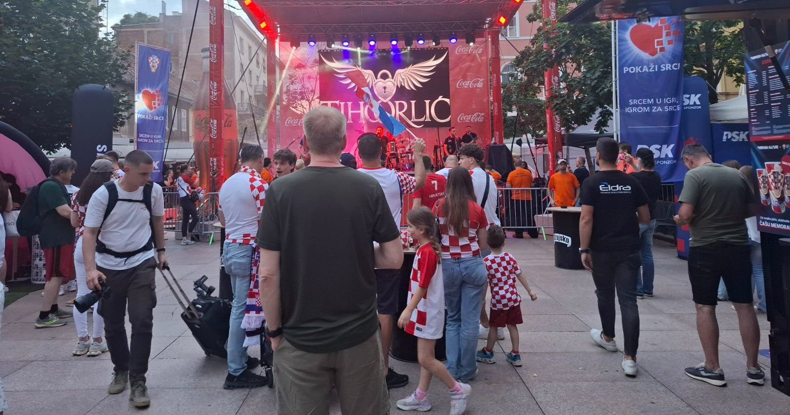 VIDEO Pogledajte atmosferu u fan zoni na Cvjetnom trgu u Zagrebu