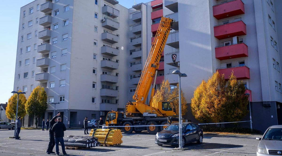 Kran Udario U Dalekovod U Zagrebačkoj Jaruščici I Izazvao Kratki Spoj ...