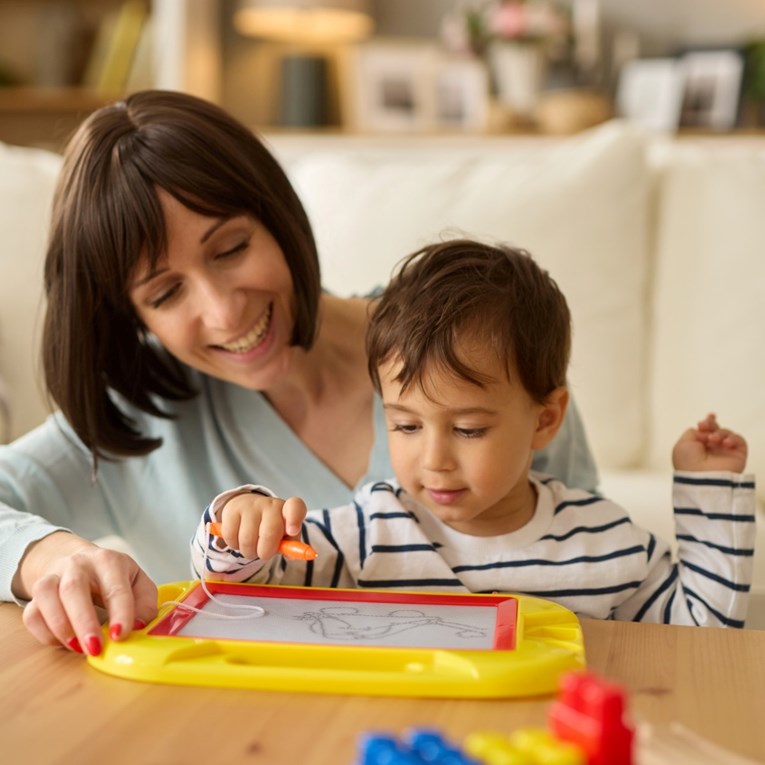 Kako smanjiti usamljenost srednjeg djeteta u obitelji? Donosimo 4 korisna savjeta
