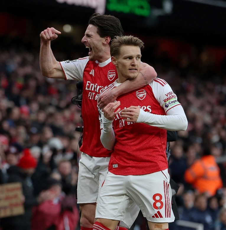 VIDEO Arsenal se brzo vratio na vrh Premier lige. Igrač Brentforda zabio hat-trick