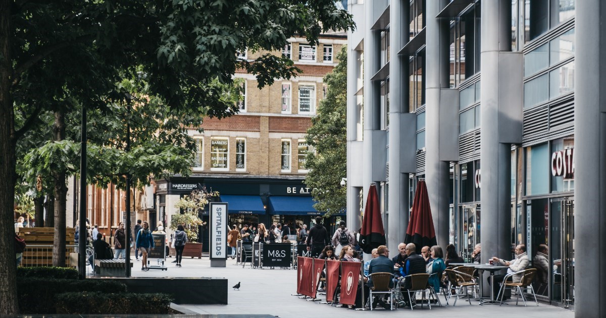 Kafić u Engleskoj ima poseban cjenik. Bez "hvala" i "molim" usluge su skuplje