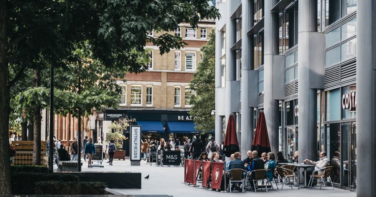 Kafić u Engleskoj ima poseban cjenik. Bez "hvala" i "molim" usluge su skuplje