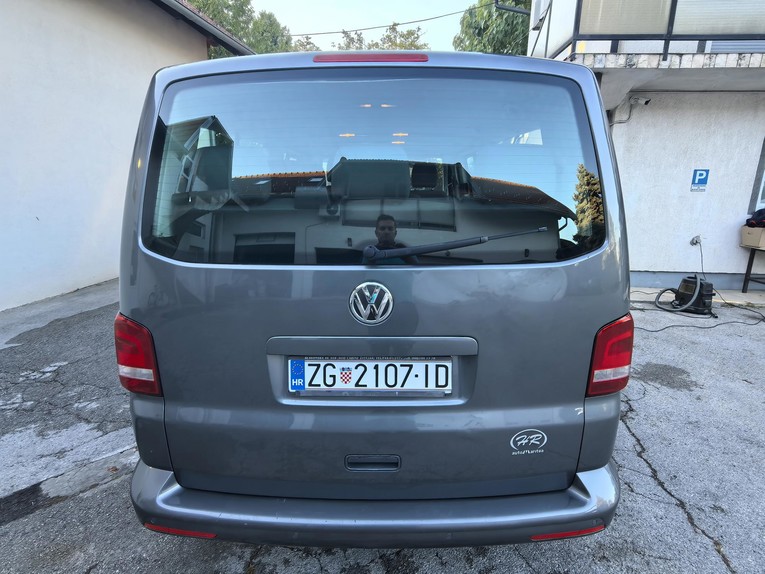 Najbolji auto oglasi: Prostrani VW Caravelle i očuvani Sportsvan