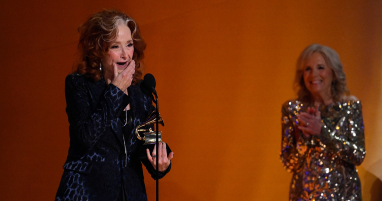 Tko je glazbenica (73) koja je na Grammyjima pobijedila Beyonce, Adele i Stylesa?