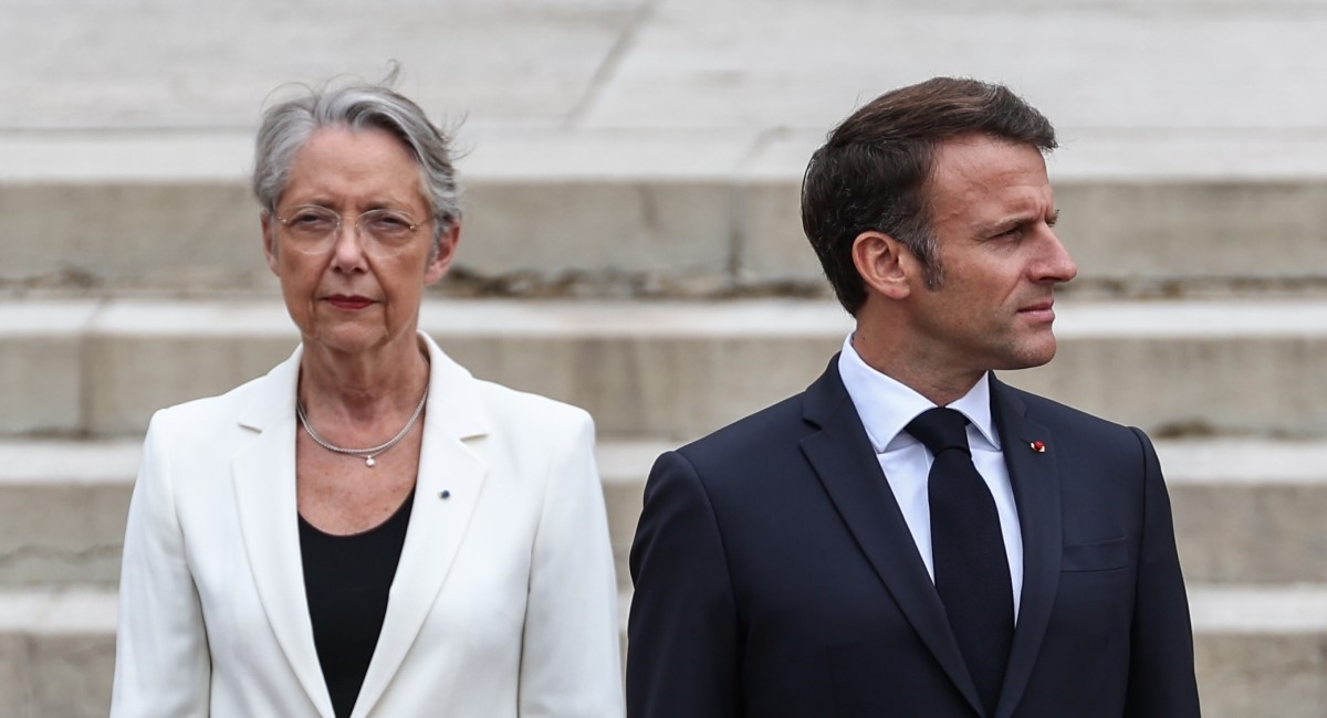 Izvor iz Elizejske palače: Macron ipak neće smijeniti francusku premijerku