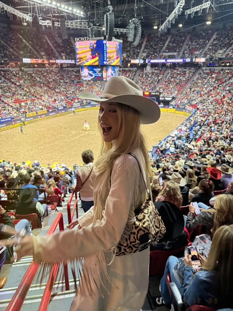 Bella Hadid pokazala torbicu o kojoj sada svi pričaju