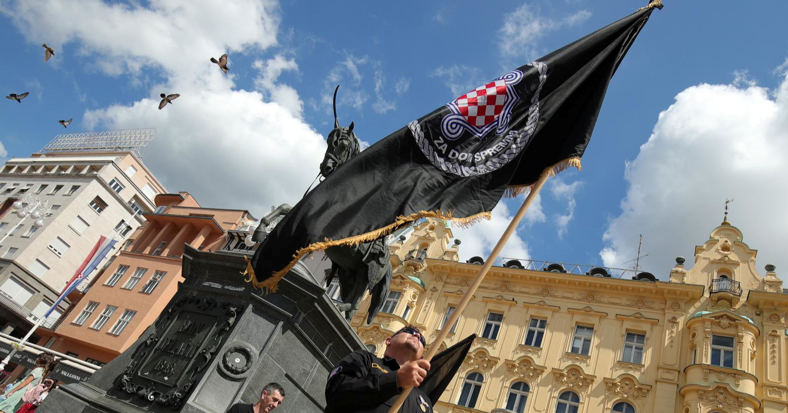 Zagreb zabranio "Za dom spremni" na koncertima i javnim događajima