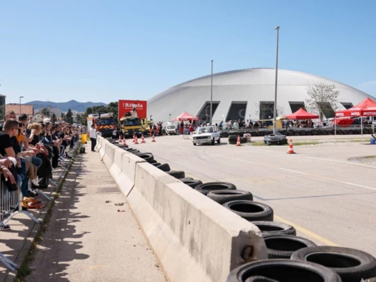 Na utrci u Zadru auto izletio sa staze i zabio se u ljude. Među ozlijeđenima i beba