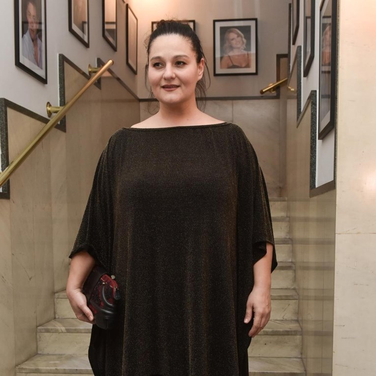 Martina Tomčić snimljena u izlasku sa suprugom i kćeri koje rijetko viđamo