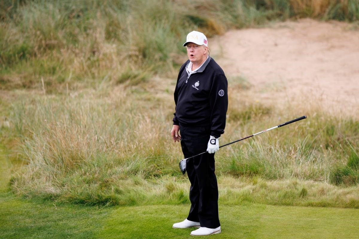 Trump uhvaćen kako vara u golfu? Snimka postala hit na internetu