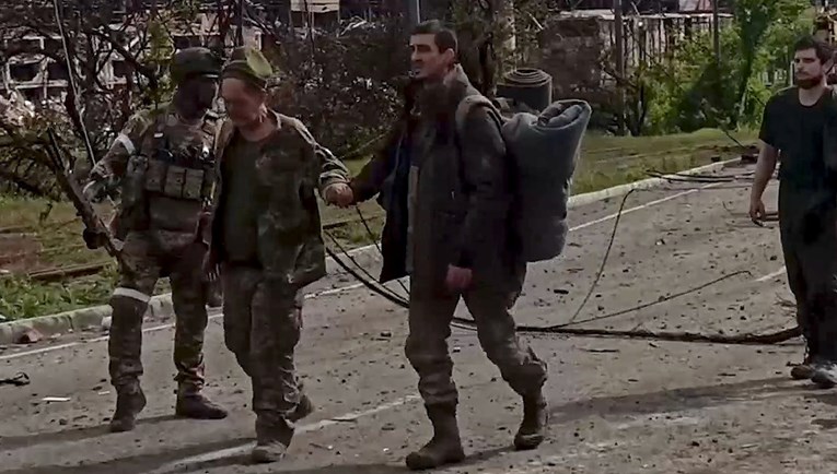 Britanci: Iz Azovstala se vjerojatno predalo 1700 ukrajinskih vojnika