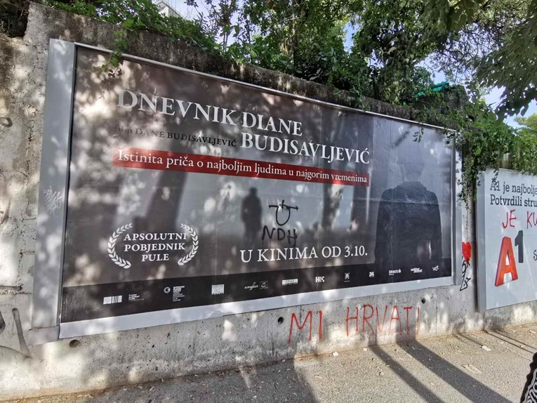 FOTO U Splitu ustaški simboli na plakatu filma o spašavanju djece iz logora NDH
