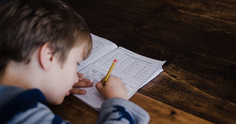 Studija: Djeca rođena u studenom najbolja su u razredu, dok srpanjske bebe zaostaju