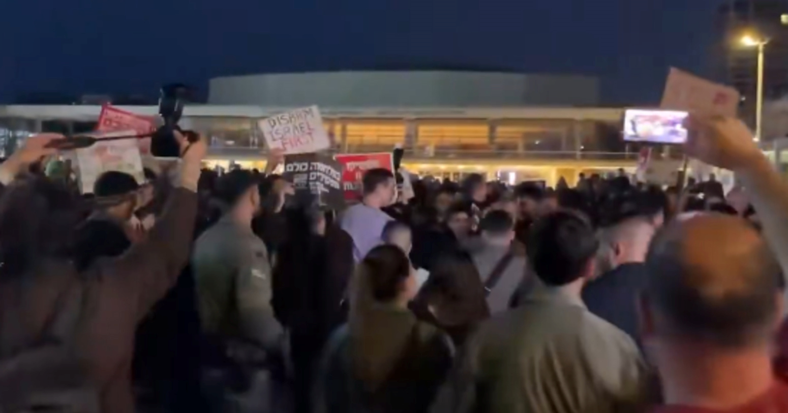 VIDEO Izraelci prosvjedovali protiv rata u Iranu. Izbio sukob s policijom