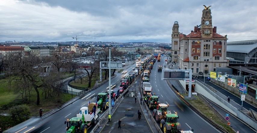 U Češkoj prosvjedi seljaka, traktorima blokirali centar Praga