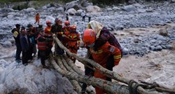 Broj poginulih u potresu u Kini popeo se na 82