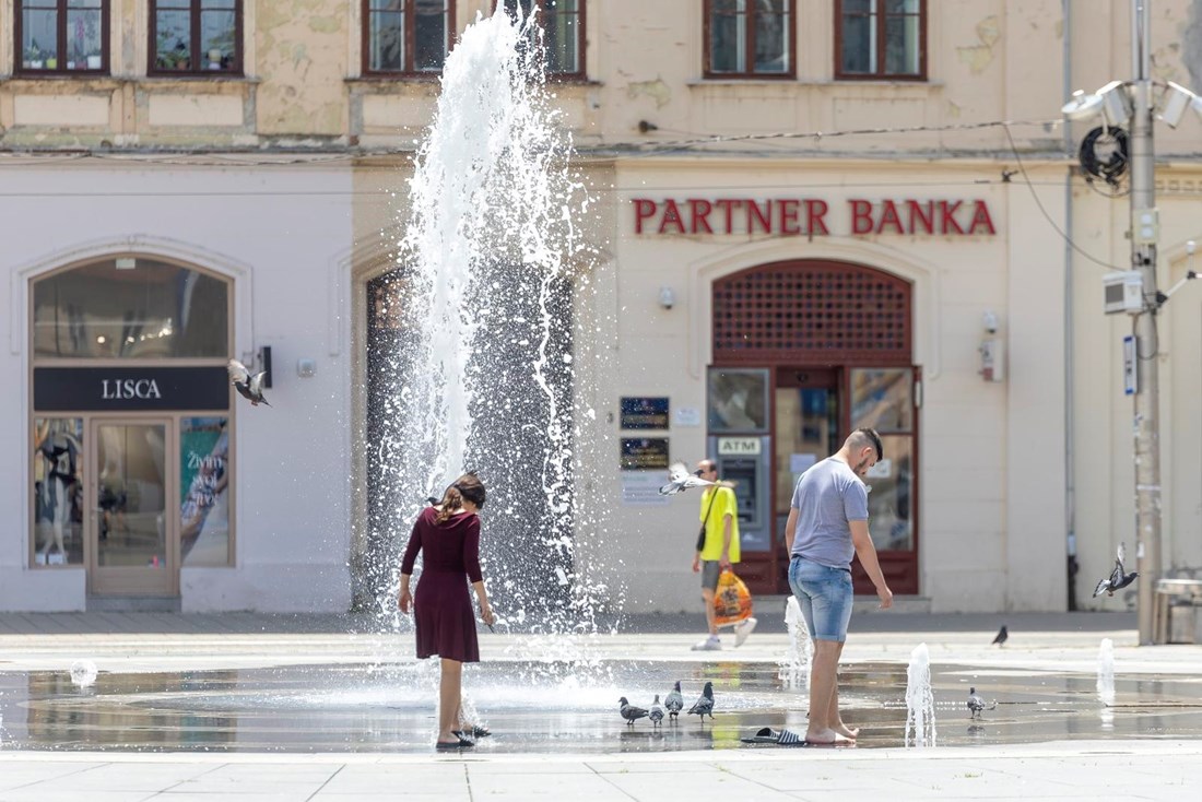 FOTO Vrući dan u Osijeku, građani spas tražili gdje god su mogli