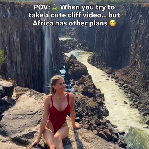 Fotkala se pored Viktorijinih slapova pa kasnije otkrila jeziv detalj iza leđa