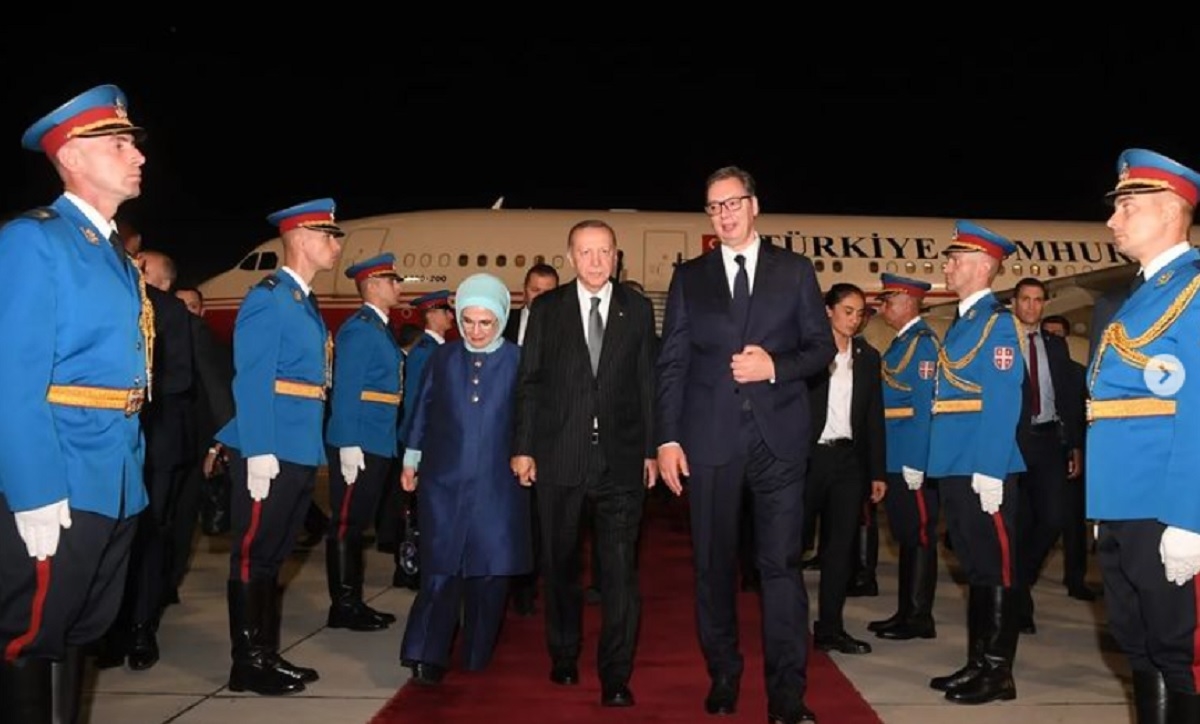 FOTO Erdogan stigao u Srbiju, Vučić ga dočekao na aerodromu: "Dragi prijatelju..."