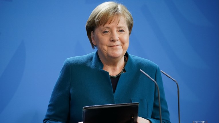 Merkel poziva građane na strpljenje: Prerano je govoriti o ukidanju mjera